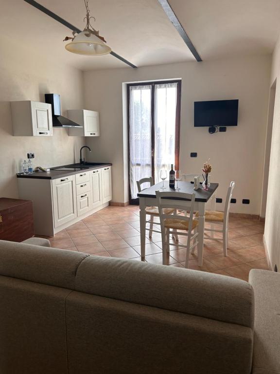Tenuta Agricola La Cava- Cantina e Agriturismo - Habitación Cuádruple Con Balcón