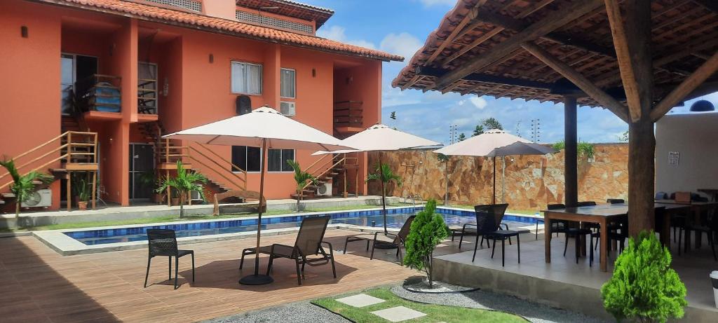 Bazén v ubytování Villamares Atalaia nebo v jeho okolí