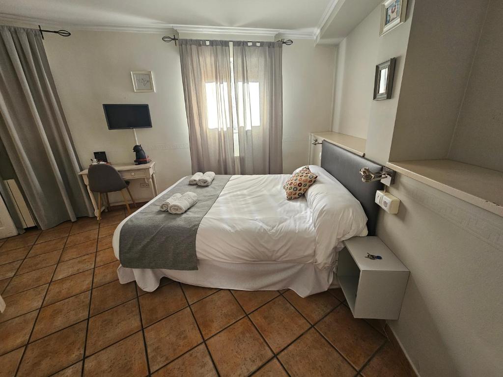 Posteľ alebo postele v izbe v ubytovaní Hostal La Campana