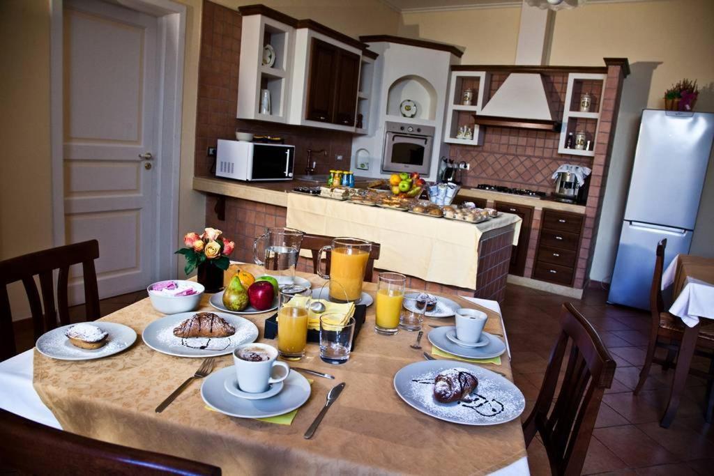 Kuchyň nebo kuchyňský kout v ubytování Palazzo Volta Boutique Luxury B&B