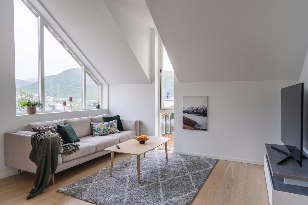 Modern Villas in Plush town - Villa De Tres Habitaciones