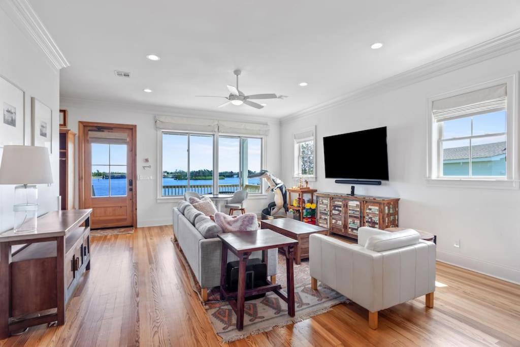 Waterfront 4 Bedroom Home, Lake Charles (updated prices 2024)