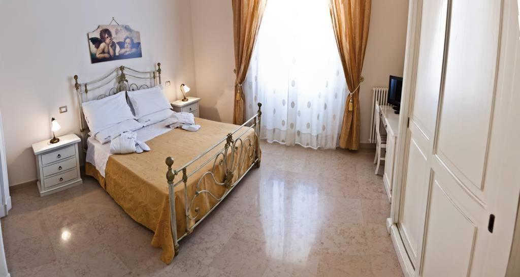 Postel nebo postele na pokoji v ubytování Palazzo Volta Boutique Luxury B&B