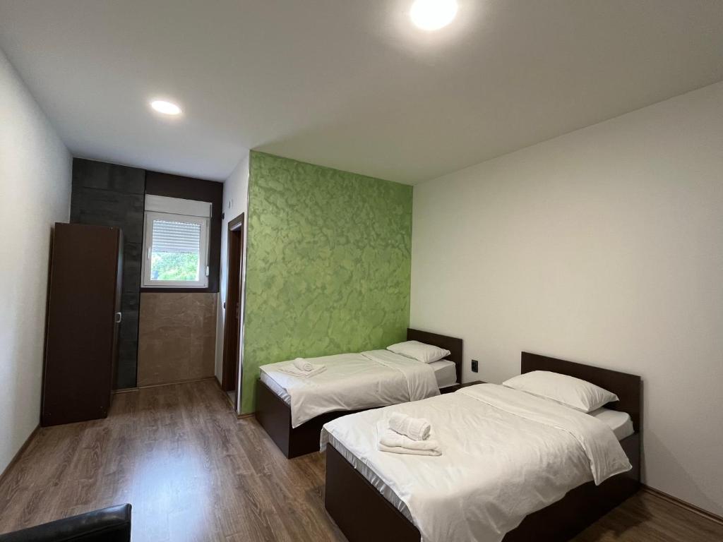 Postel nebo postele na pokoji v ubytování Apartmani Bosfor