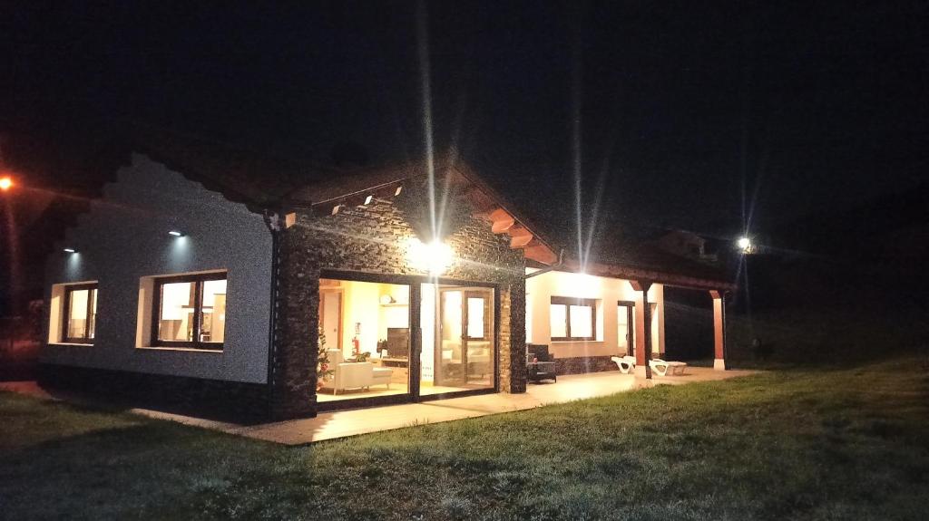 a house at night with the lights on at La finca del Goño in Pravia