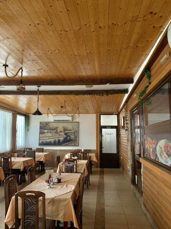 Restaurace v ubytování Apartmani Bosfor