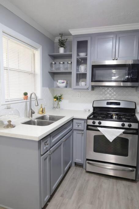 Köök või kööginurk majutusasutuses Home in Hempstead
