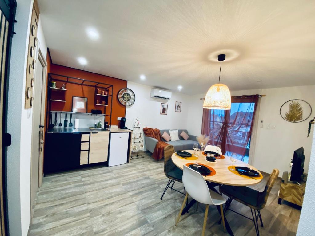 Kuchyň nebo kuchyňský kout v ubytování Gîte chez EsTé