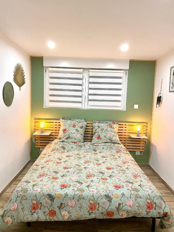 Postel nebo postele na pokoji v ubytování Gîte chez EsTé