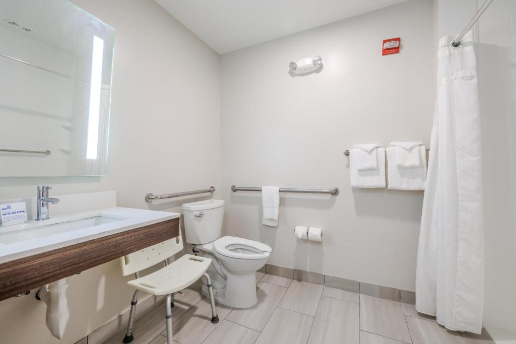 Holiday Inn Express & Suites Zion by IHG photo