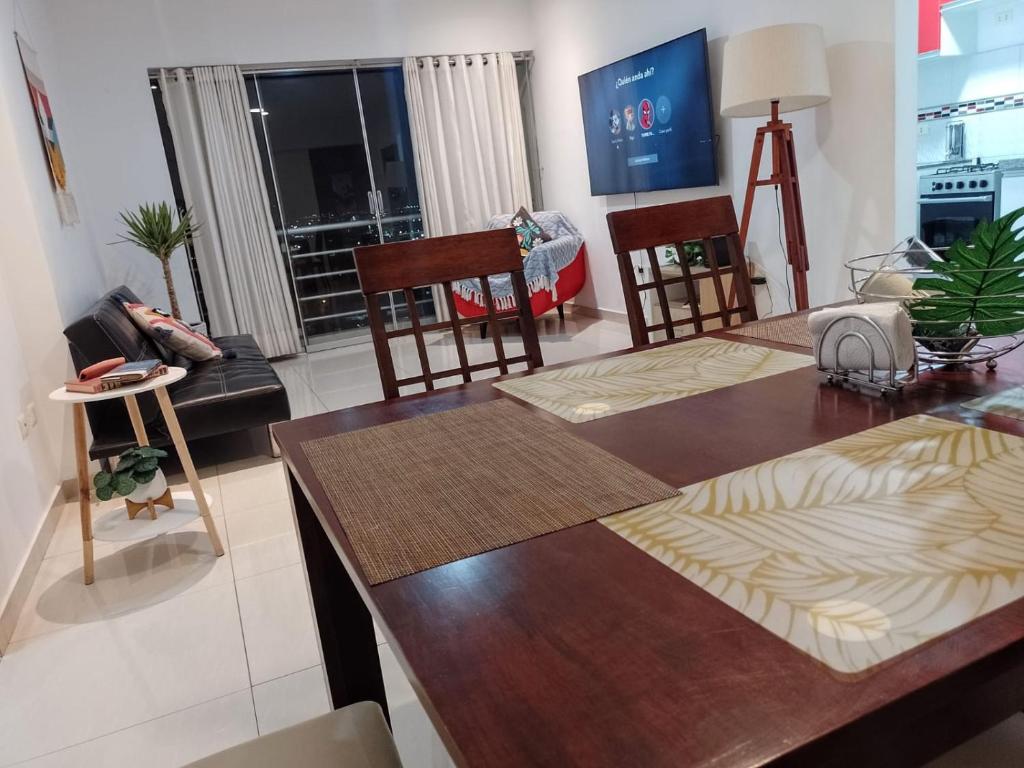 a living room with a dining table and chairs at Agradable, en el centro y con cochera in Trujillo