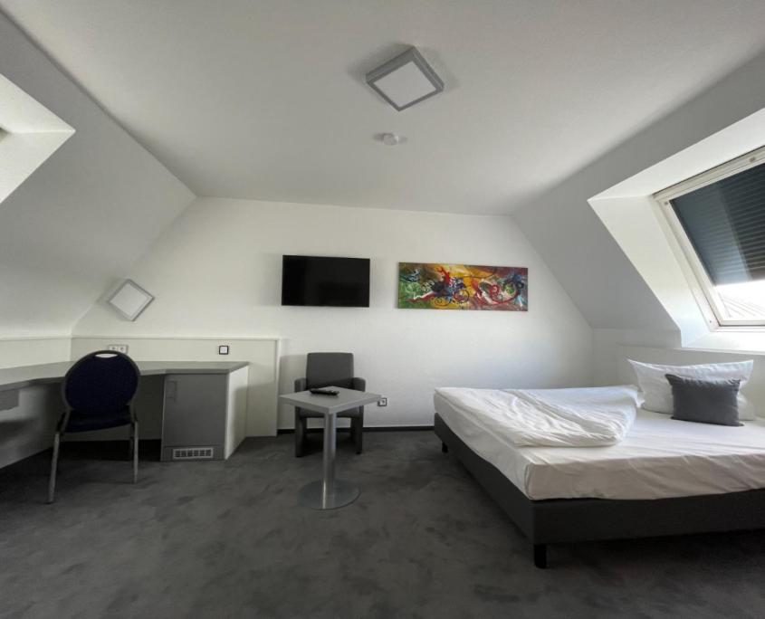 TV a/nebo společenská místnost v ubytování Weber Hotel Mannheim