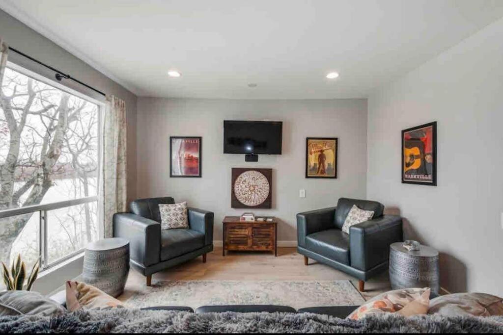 Beautiful Downtown Nashville Condo By the River1012, Nashville