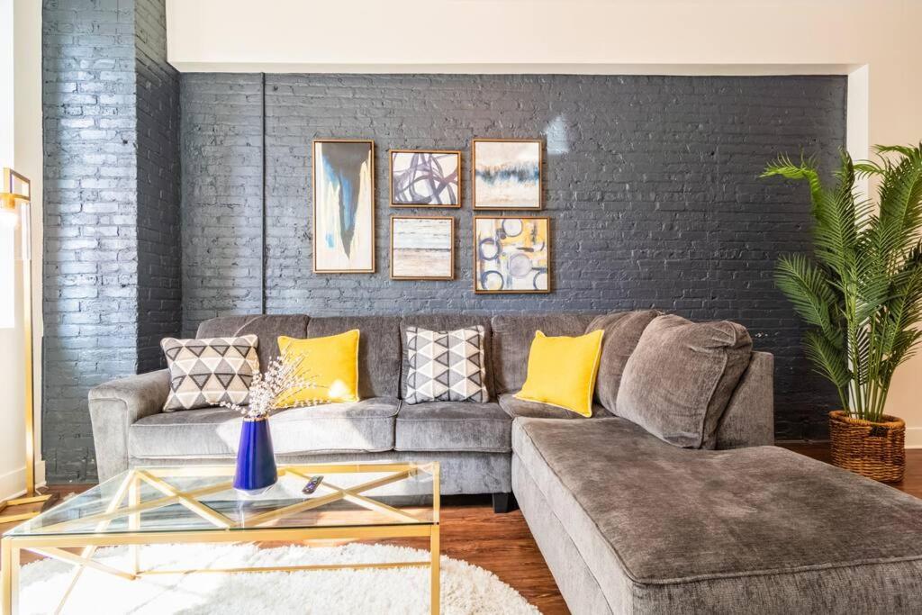 a living room with a couch and a table at McCormick 420 friendly 3BR-2BA family unit that sleeps 8 guests with Optional Parking and Gym access in Chicago