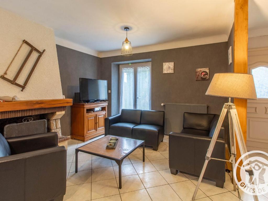 Gîte familial avec belle cour, 3 chambres, proche vignobles et activités, au calme en campagne angevine - FR-1-622-11 - Holiday Home (6 Adults)