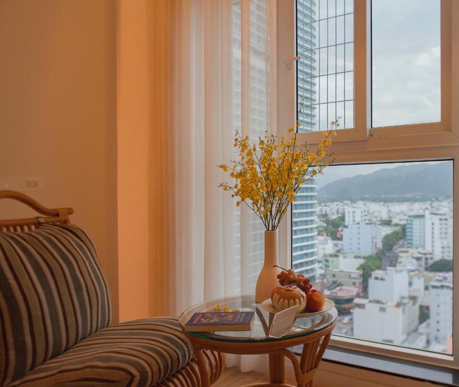 Cozy Room with City View