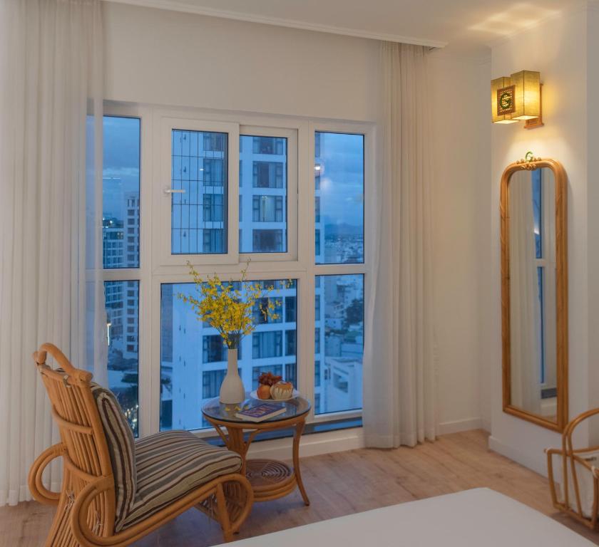 Cozy Room with City View