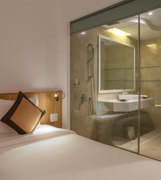 Deluxe Partial Sea View With Balcony