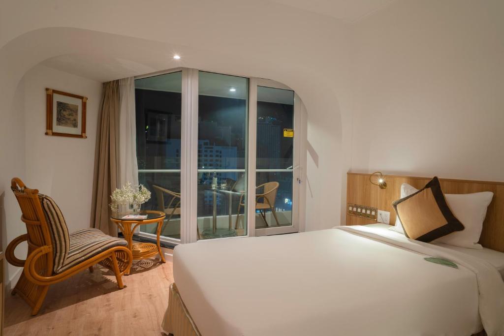 Deluxe Partial Sea View With Balcony