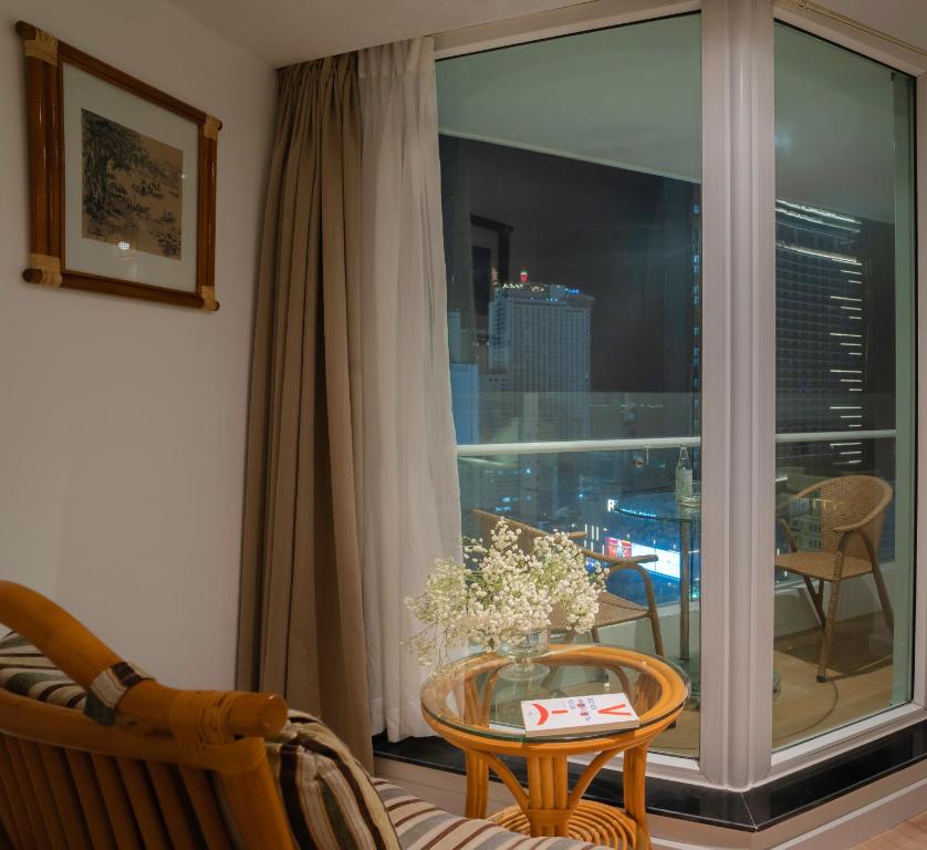 Deluxe Partial Sea View With Balcony