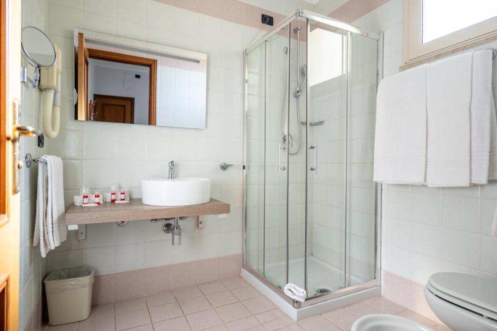 Koupelna v ubytování Hotel Corallo