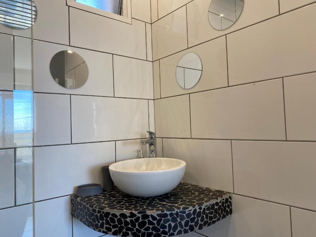 Zdjęcie z galerii obiektu Charmant T2 à 350m de la plage avec terrasse et garage à Royan - FR-1-539-44 w mieście Royan
