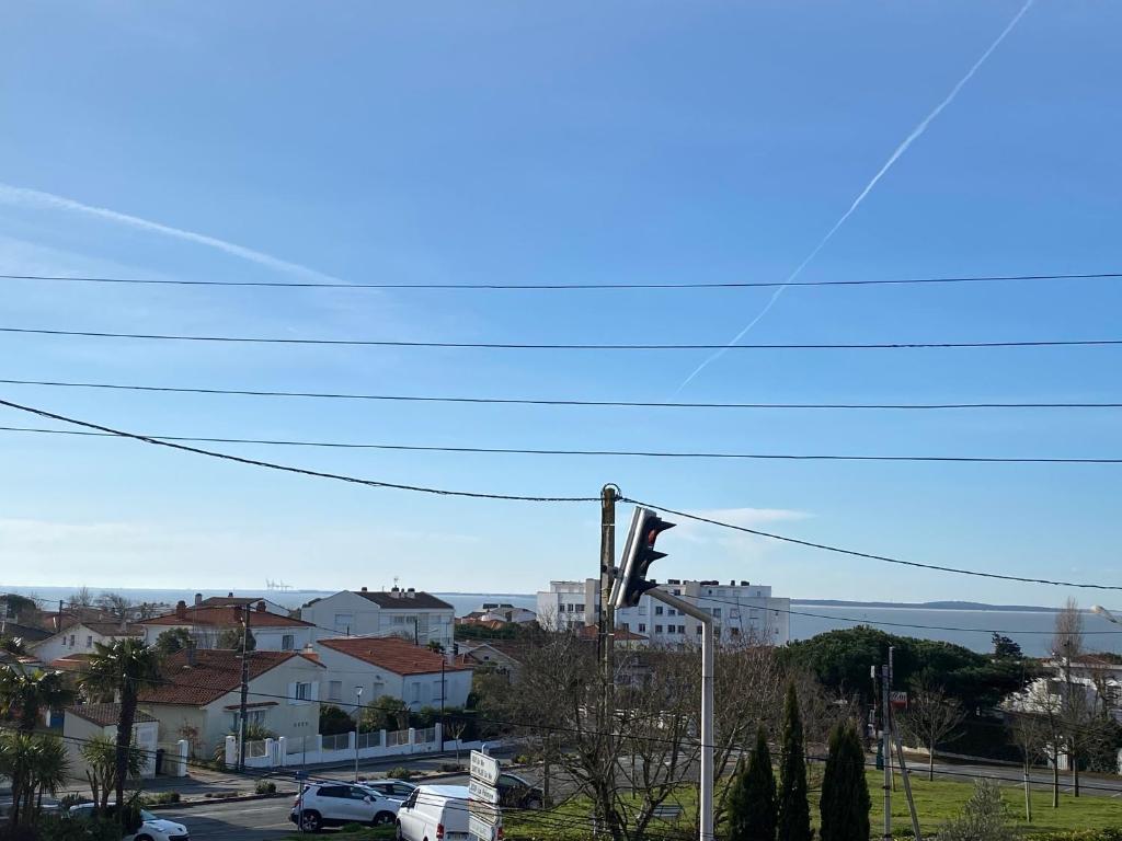 Zdjęcie z galerii obiektu Charmant T2 à 350m de la plage avec terrasse et garage à Royan - FR-1-539-44 w mieście Royan