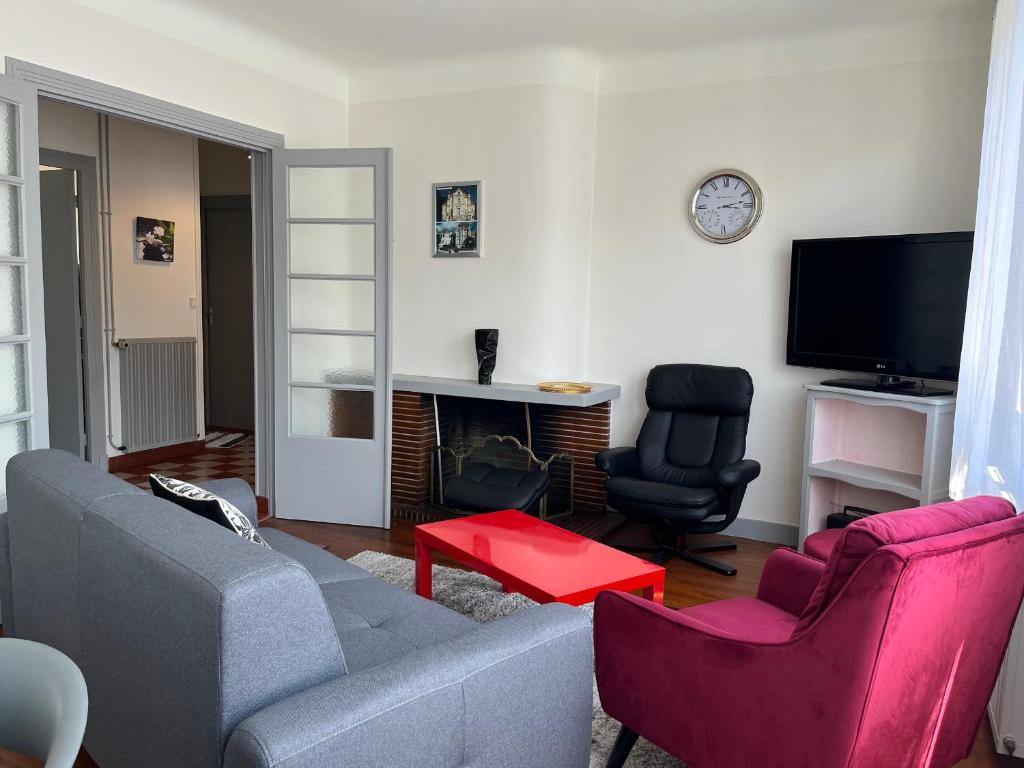 a living room with a couch and two chairs and a tv at Appartement Royan, 3 pièces, 4 personnes - FR-1-539-52 in Royan