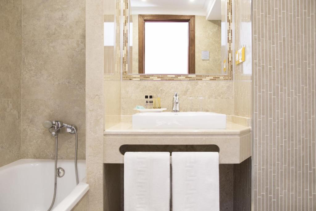 Koupelna v ubytování Hostal Alhambra - Adults Only