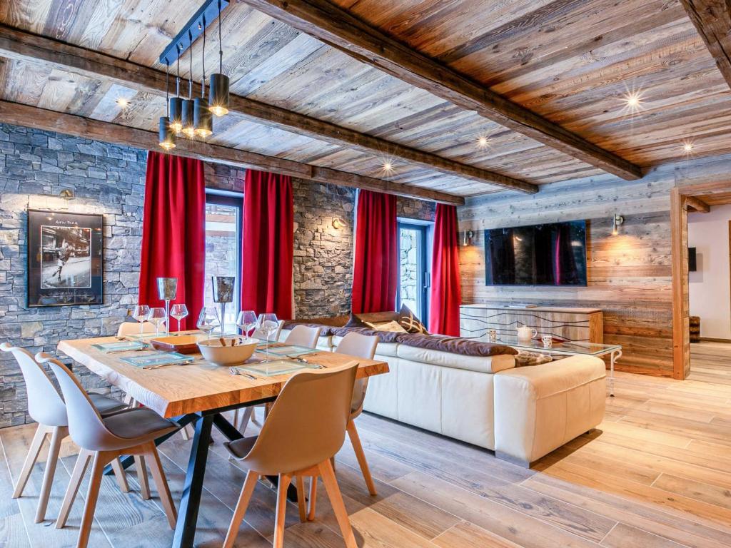 a living room with a table and a couch at Appartement Val-d'Isère, 5 pièces, 8 personnes - FR-1-694-345 in Val-d'Isère