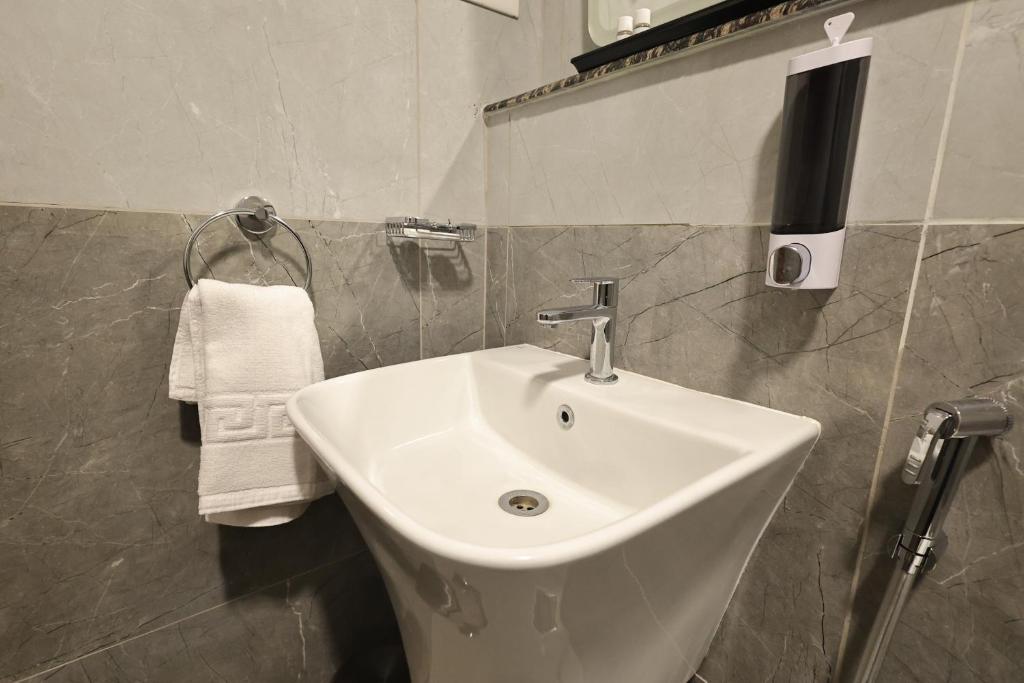 Koupelna v ubytování Le Colonial Suites