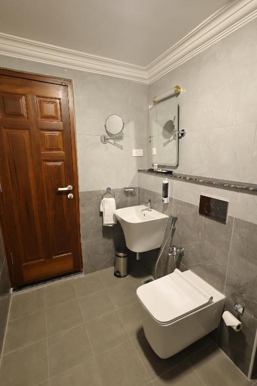 Koupelna v ubytování Le Colonial Suites