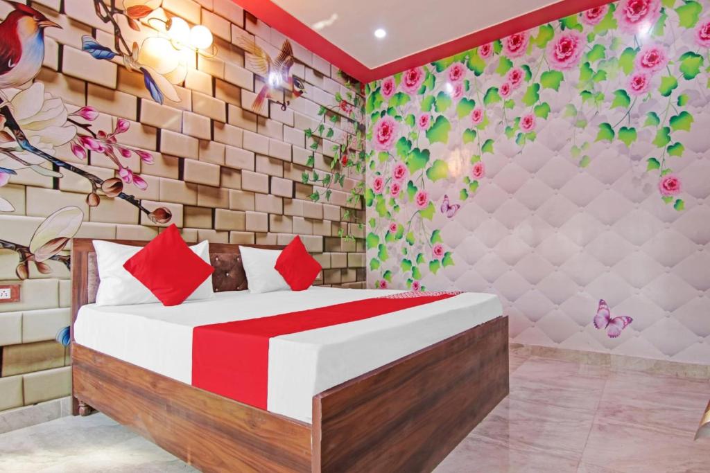 Postel nebo postele na pokoji v ubytování Hotel O Govind Residency