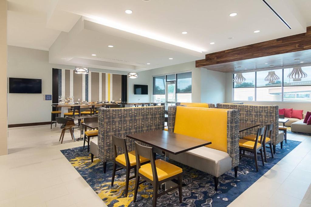 Posezení v ubytování SpringHill Suites by Marriott Fort Worth Fossil Creek