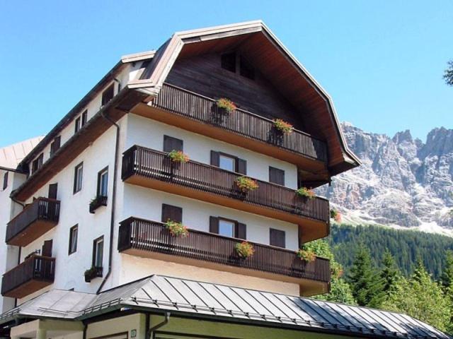 Nespecifikovaný výhled na hory nebo výhled na hory při pohledu z hotelu