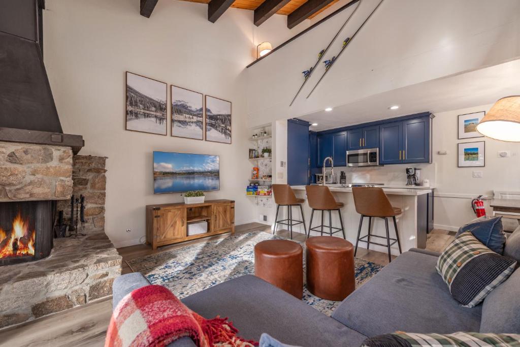 Central & Cozy Condo Close to Northstar Resort in King's Beach, Kings