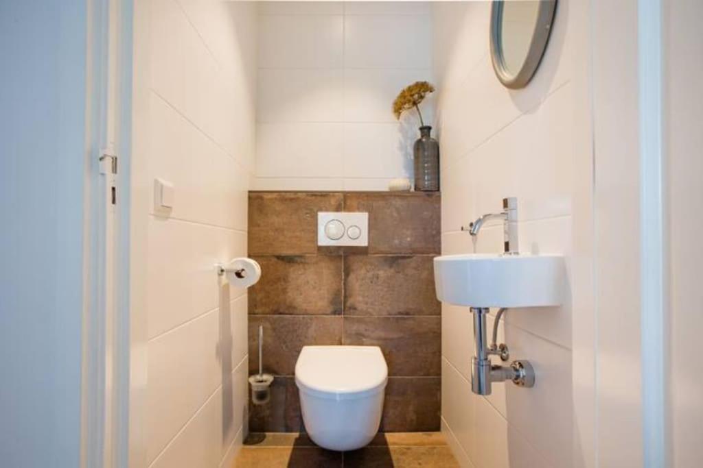 Koupelna v ubytování Luxury apartment within 30 meters of the harbour Scheveningen