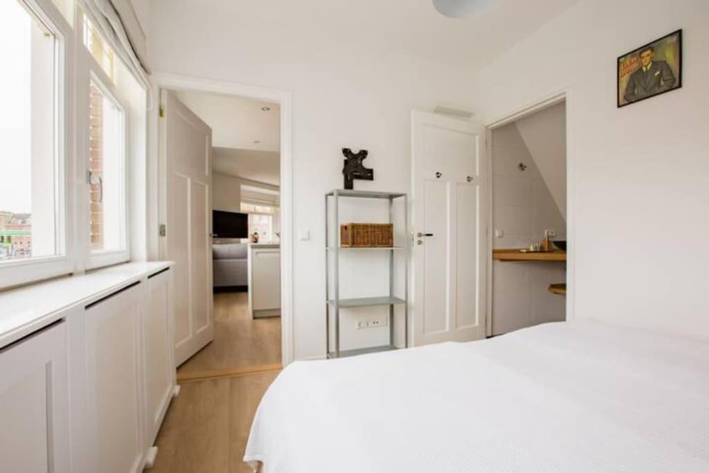Kuchyň nebo kuchyňský kout v ubytování Luxury apartment within 30 meters of the harbour Scheveningen