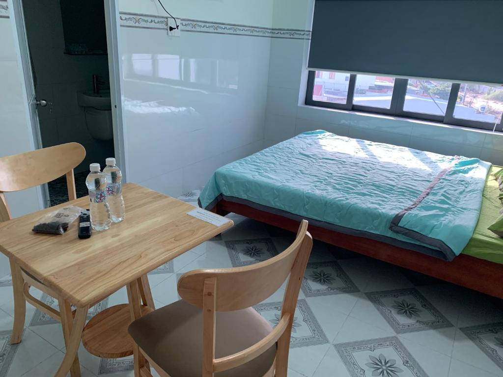 Postel nebo postele na pokoji v ubytování Nhà nghỉ - Homestay TOÀN THỊNH