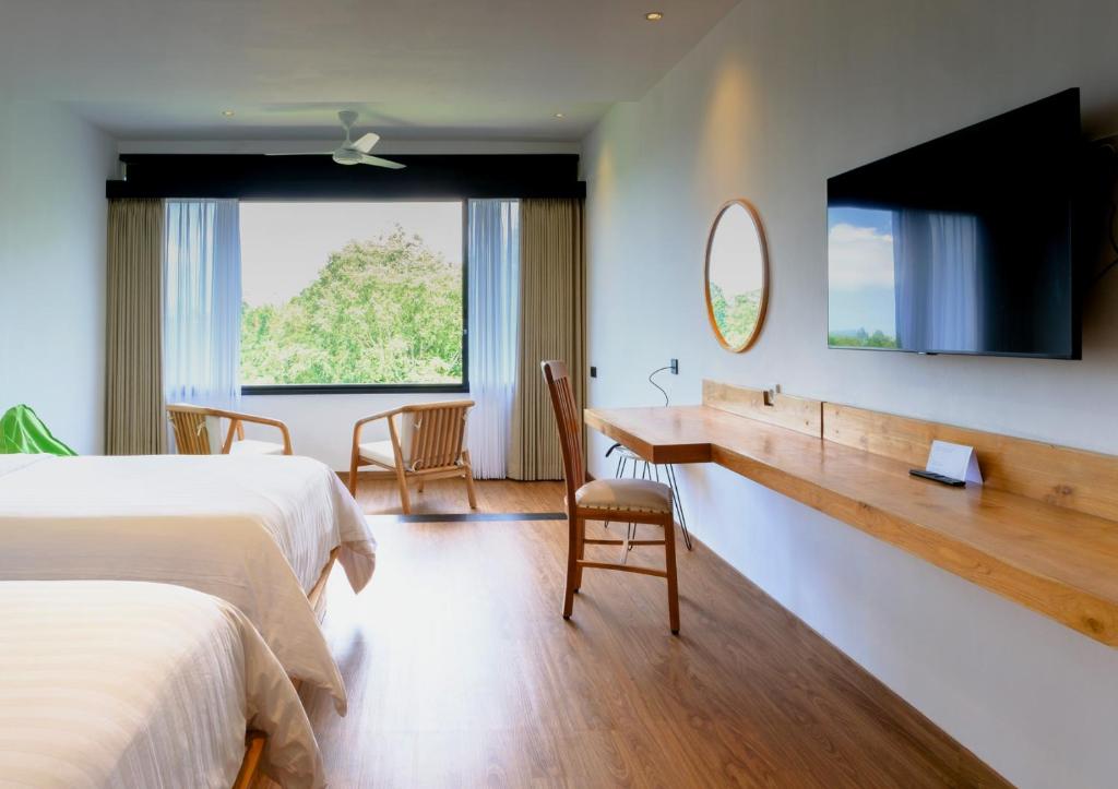 Un ou plusieurs lits dans un hébergement de l'établissement Giriwood Hotel & Villa