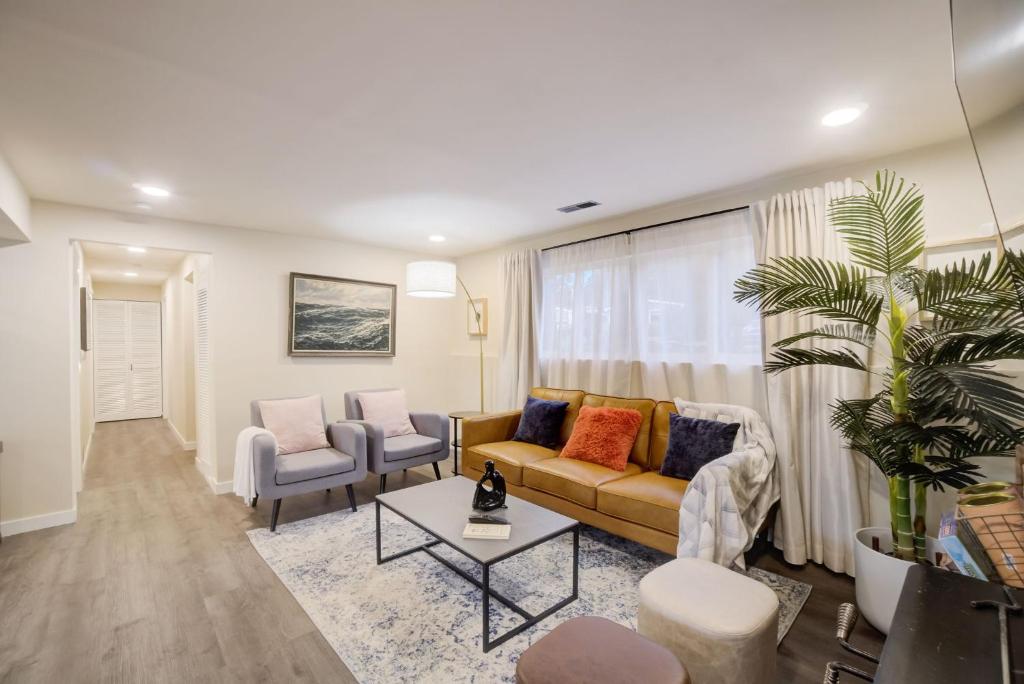 Tranquil garden getaway w 3 kings, fire pit, patio & pingpong 10 min