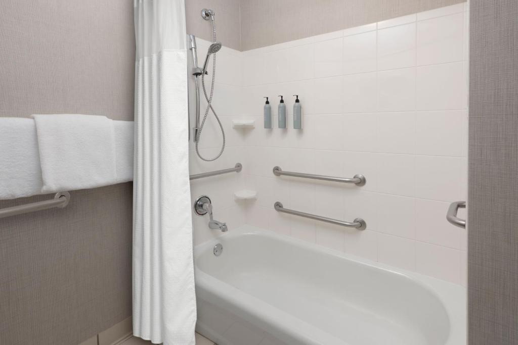 Residence Inn by Marriott Rogers - Studio, 1 Regina, Divano Letto