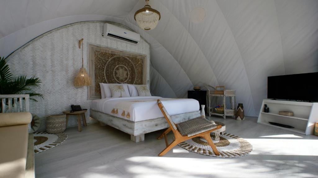 Postel nebo postele na pokoji v ubytování The Cocoon - Glamping at Karuna El Nido