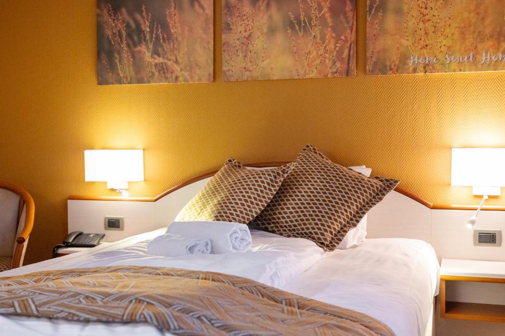 Łóżko lub łóżka w pokoju w obiekcie Hotel all'Orso