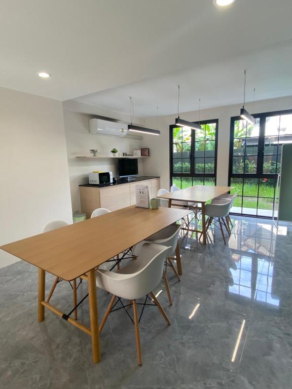 a kitchen and dining room with tables and chairs at POP Heritage Residence in Bangkok