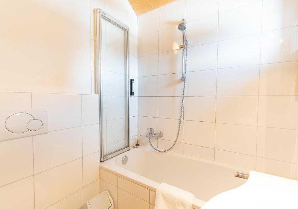 Koupelna v ubytování 1A Chalet Nest - Grillen, Wandern, Panorama Sauna!
