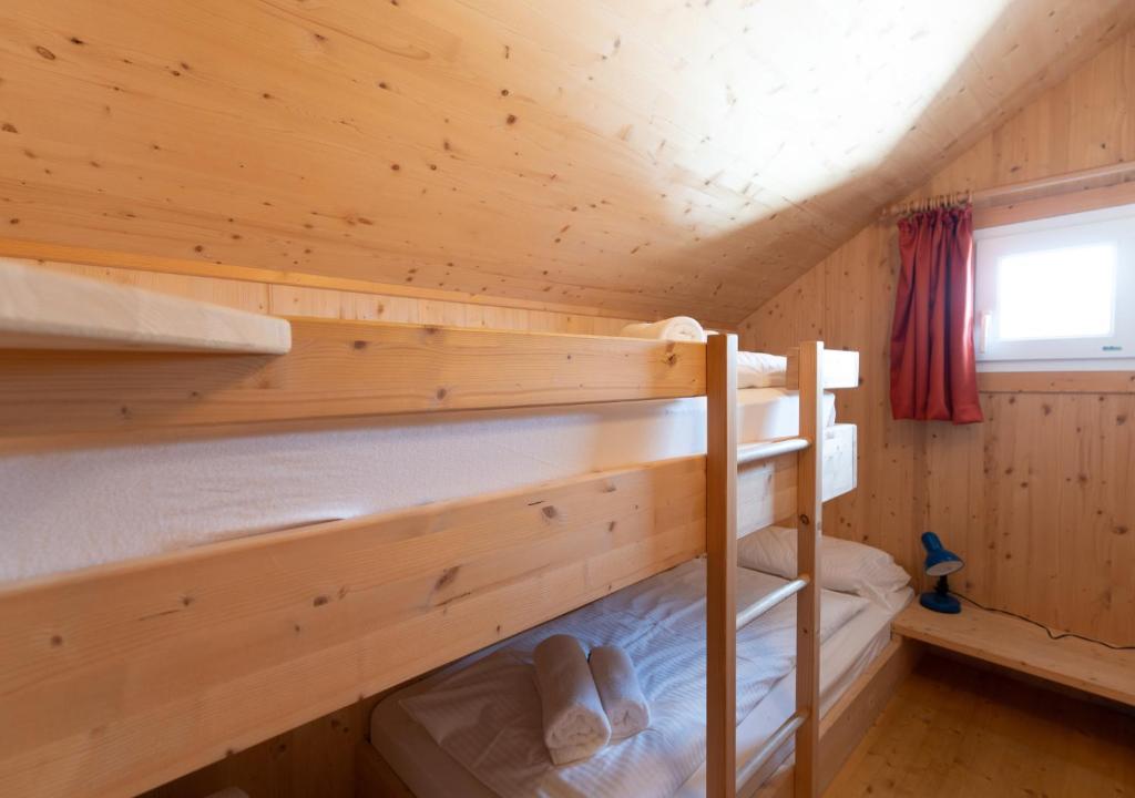 Postel nebo postele na pokoji v ubytování 1A Chalet Nest - Grillen, Wandern, Panorama Sauna!