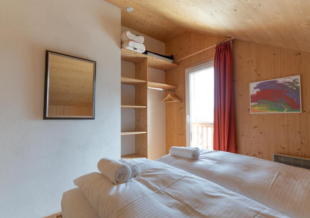 Postel nebo postele na pokoji v ubytování 1A Chalet Nest - Grillen, Wandern, Panorama Sauna!