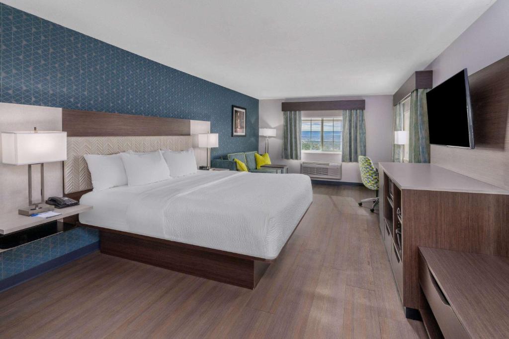 La Quinta by Wyndham Santa Rosa photo