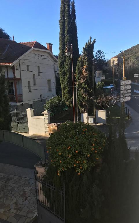 Nespecifikovaný výhled na hory nebo výhled na hory při pohledu z hotelu